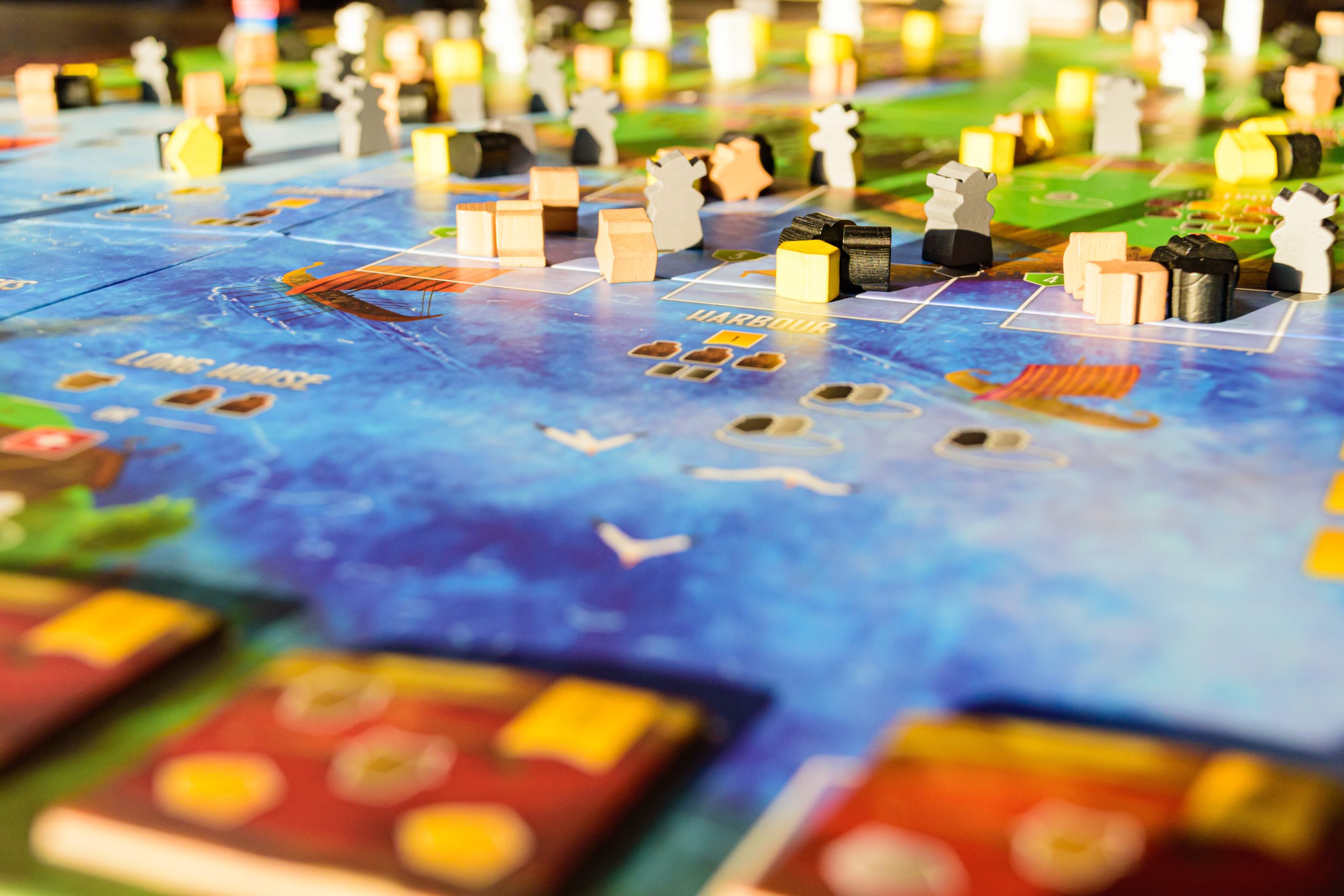 What’s the difference between microinvesting and crowdfunding?